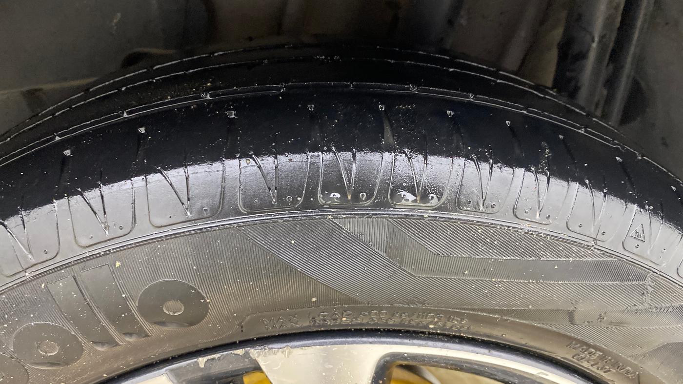 2021 Tata TIGOR XZ PLUS PETROL, CNG, Manual, 1,04,604 km, Left Rear Tyre Tread