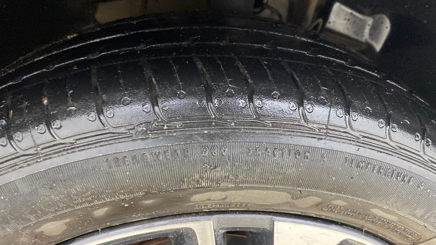 2021 Tata TIGOR XZ PLUS PETROL, CNG, Manual, 1,04,604 km, Right Front Tyre Tread