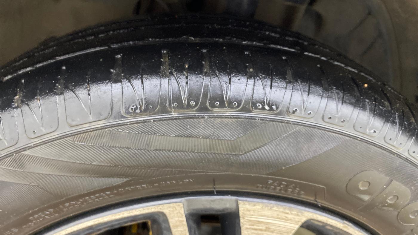 2021 Tata TIGOR XZ PLUS PETROL, CNG, Manual, 1,04,604 km, Left Front Tyre Tread