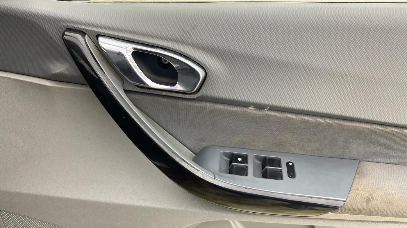 2021 Tata TIGOR XZ PLUS PETROL, CNG, Manual, 1,04,604 km, Driver Side Door Panels Control