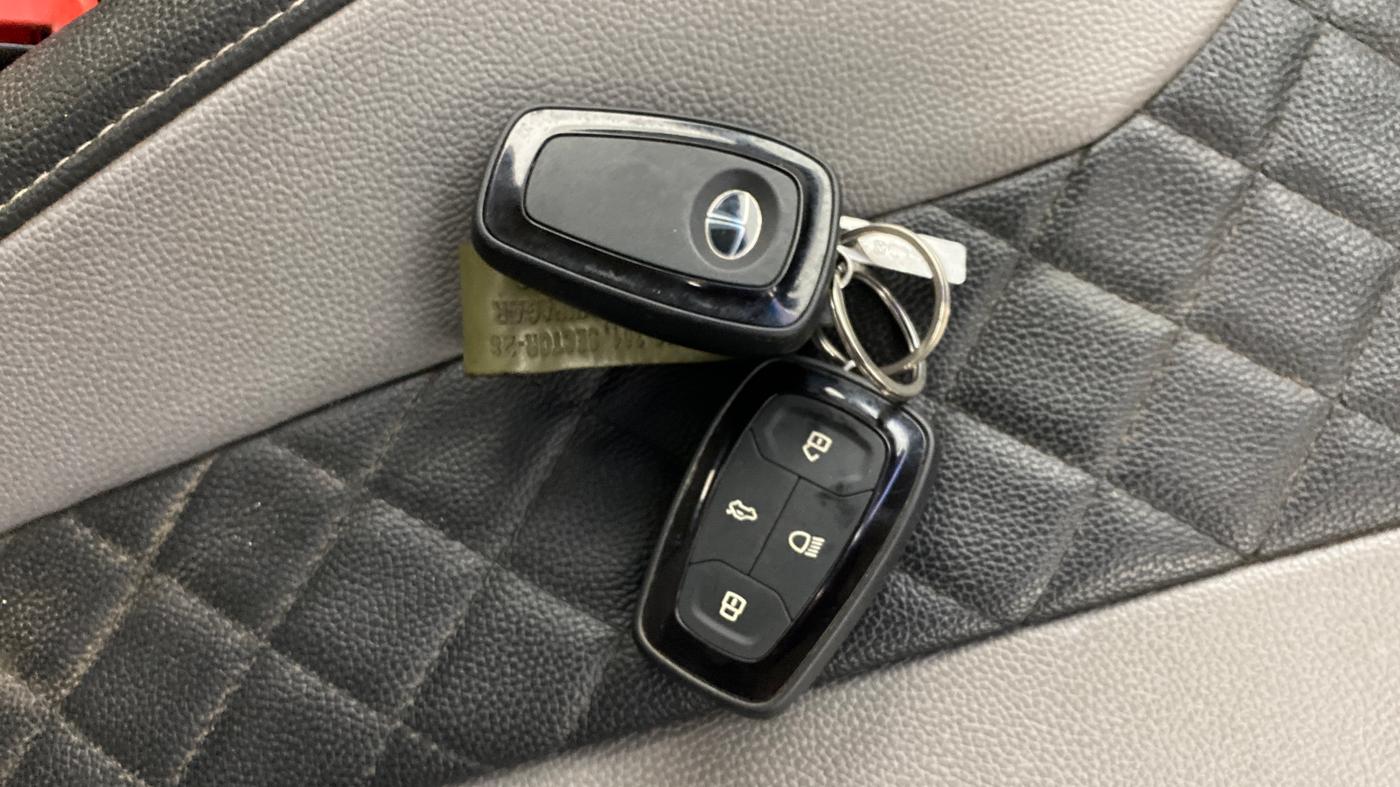 2021 Tata TIGOR XZ PLUS PETROL, CNG, Manual, 1,04,604 km, Key Close Up