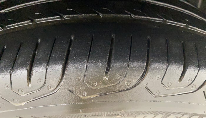 2015 Honda Amaze 1.2L I-VTEC S AT, Petrol, Automatic, 85,826 km, Right Front Tyre Tread