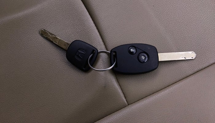 2015 Honda Amaze 1.2L I-VTEC S AT, Petrol, Automatic, 85,826 km, Key Close Up