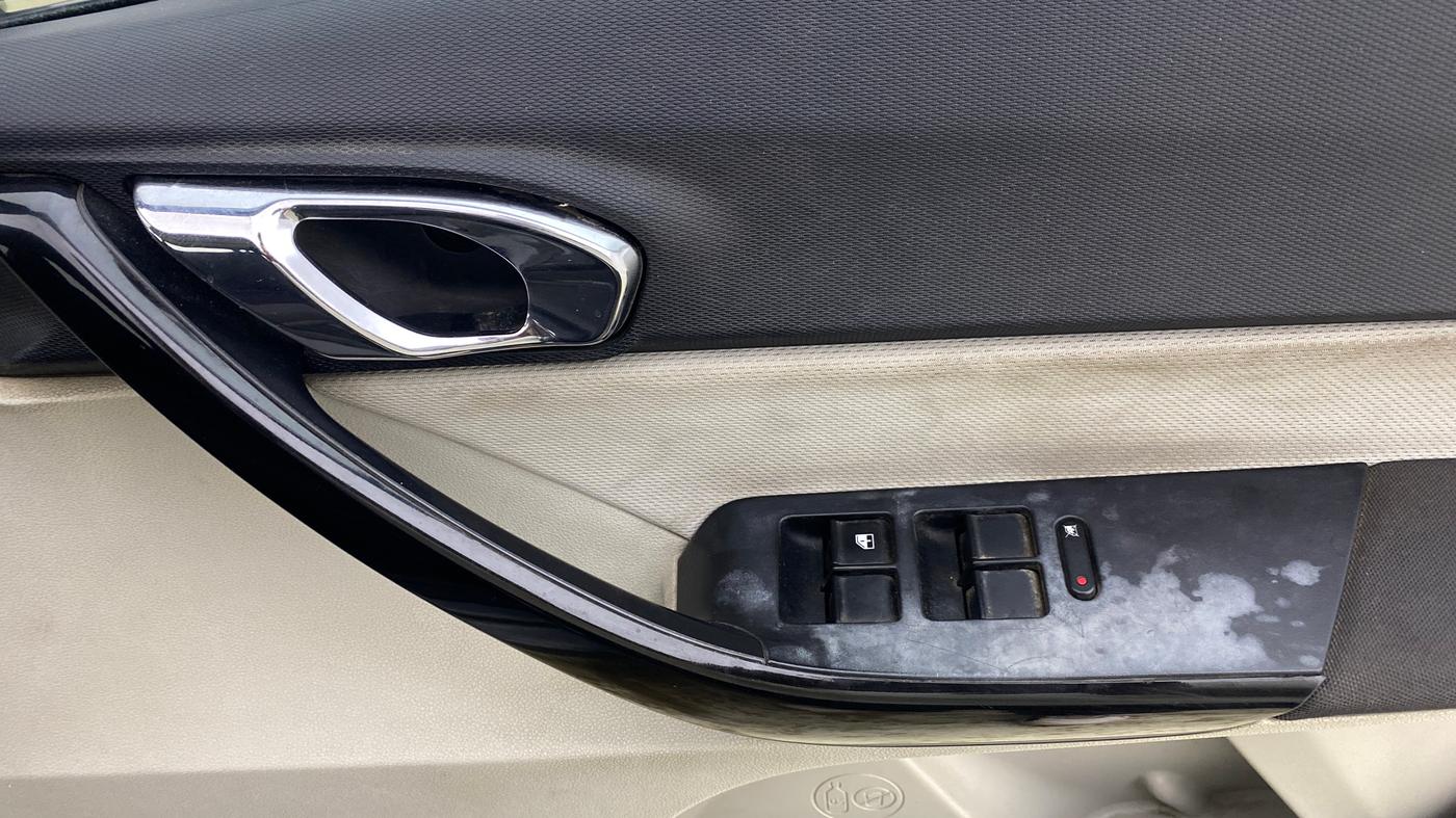 2022 Tata TIGOR XZ PLUS CNG, CNG, Manual, 1,49,312 km, Driver Side Door Panels Control