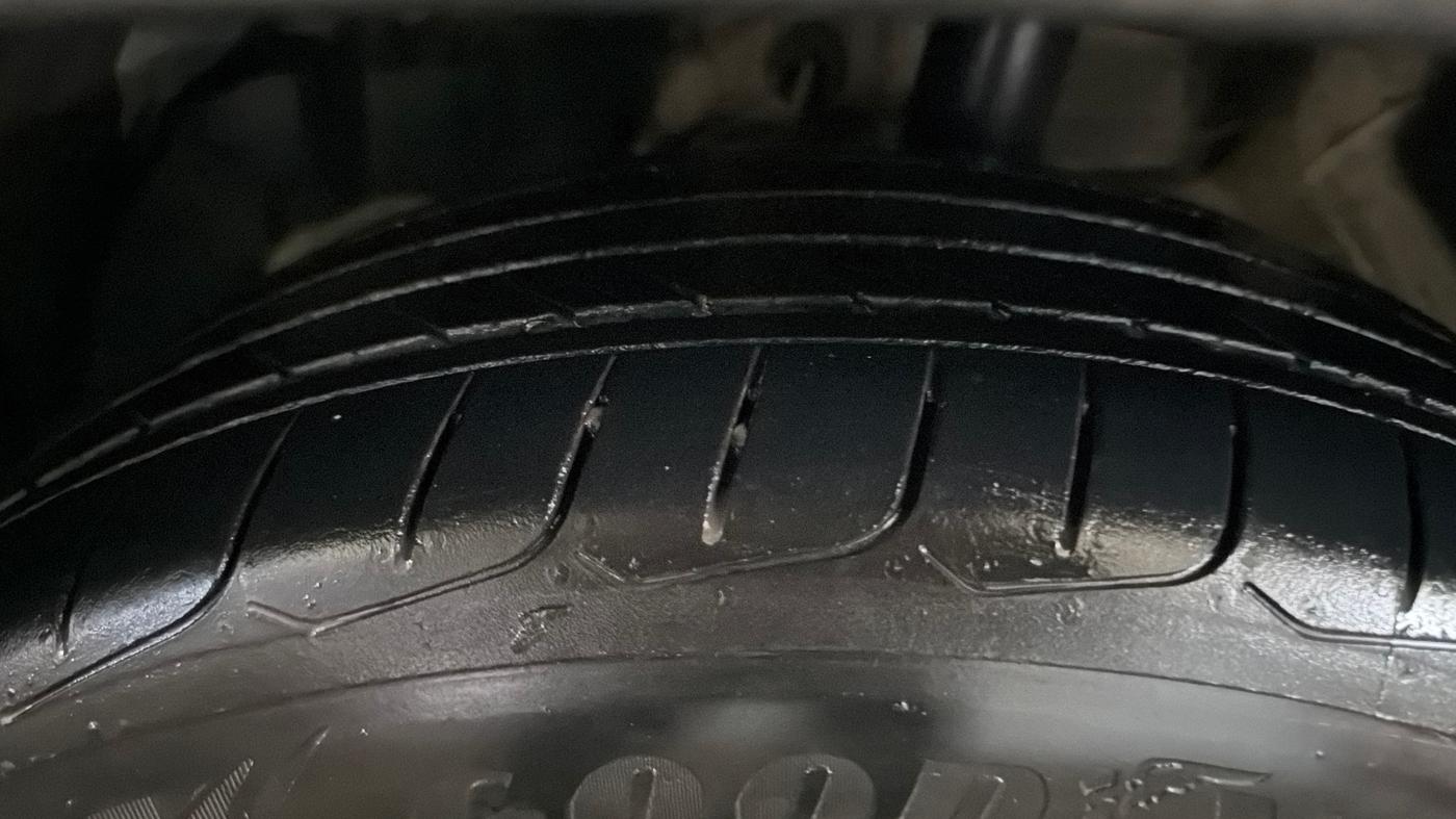 2019 MG HECTOR SHARP 1.5 DCT PETROL, Petrol, Automatic, 83,588 km, Left Front Tyre Tread
