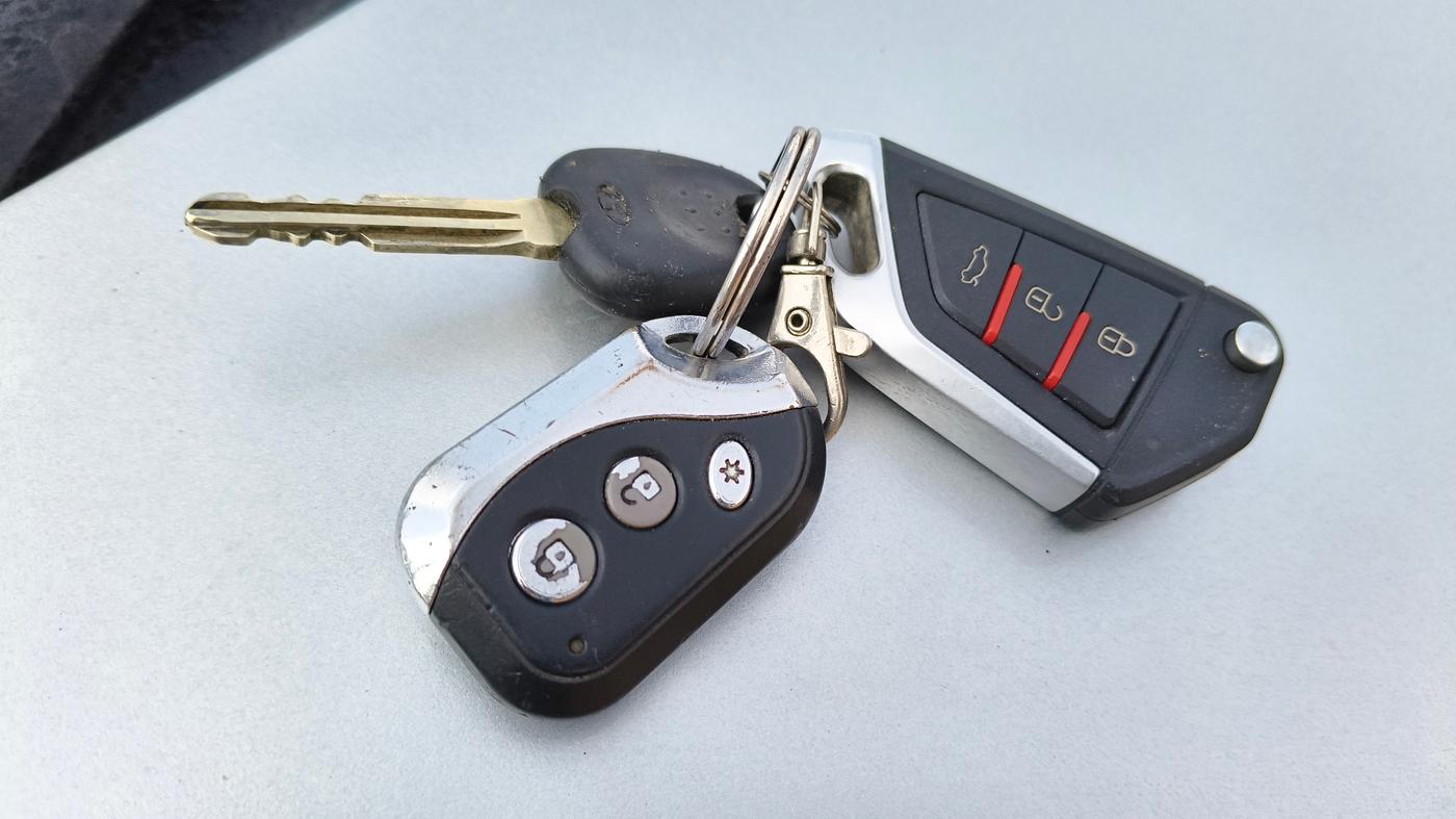 2013 Hyundai i10 SPORTZ 1.2 AT, Petrol, Automatic, 70,543 km, Key Close Up