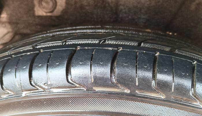 2013 Hyundai i10 SPORTZ 1.2 AT, Petrol, Automatic, 70,543 km, Right Rear Tyre Tread