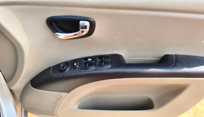 2013 Hyundai i10 SPORTZ 1.2 AT, Petrol, Automatic, 70,543 km, Driver Side Door Panels Control