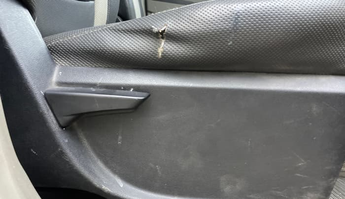 2016 Mahindra Kuv100 K4 PLUS D 6 STR, Diesel, Manual, 72,494 km, Driver Side Adjustment Panel