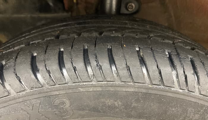 2016 Mahindra Kuv100 K4 PLUS D 6 STR, Diesel, Manual, 72,494 km, Left Front Tyre Tread