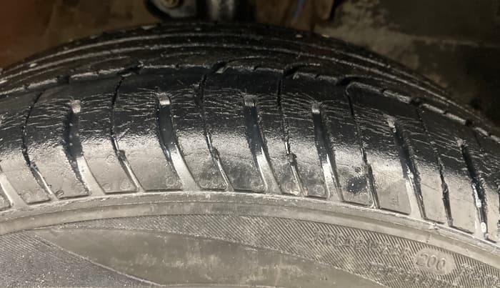 2016 Mahindra Kuv100 K4 PLUS D 6 STR, Diesel, Manual, 72,494 km, Right Front Tyre Tread