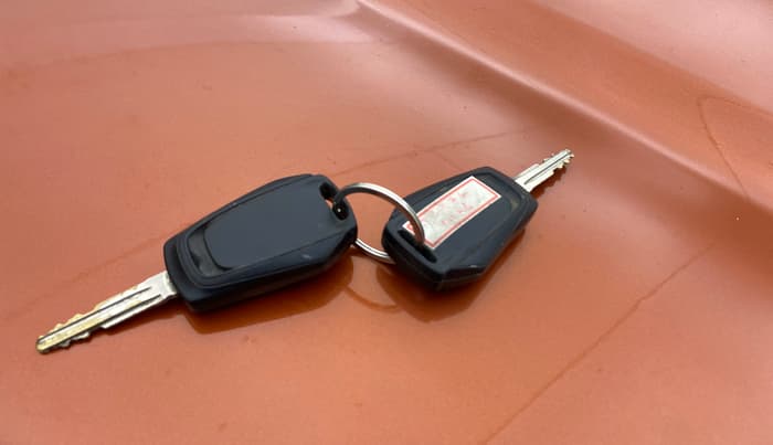 2016 Mahindra Kuv100 K4 PLUS D 6 STR, Diesel, Manual, 72,494 km, Key Close Up
