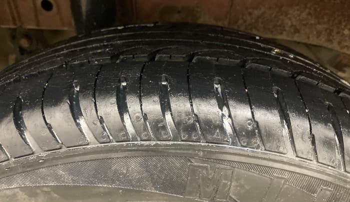 2016 Mahindra Kuv100 K4 PLUS D 6 STR, Diesel, Manual, 72,494 km, Right Rear Tyre Tread