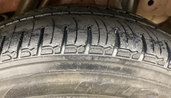 2016 Mahindra Kuv100 K4 PLUS D 6 STR, Diesel, Manual, 72,494 km, Left Rear Tyre Tread