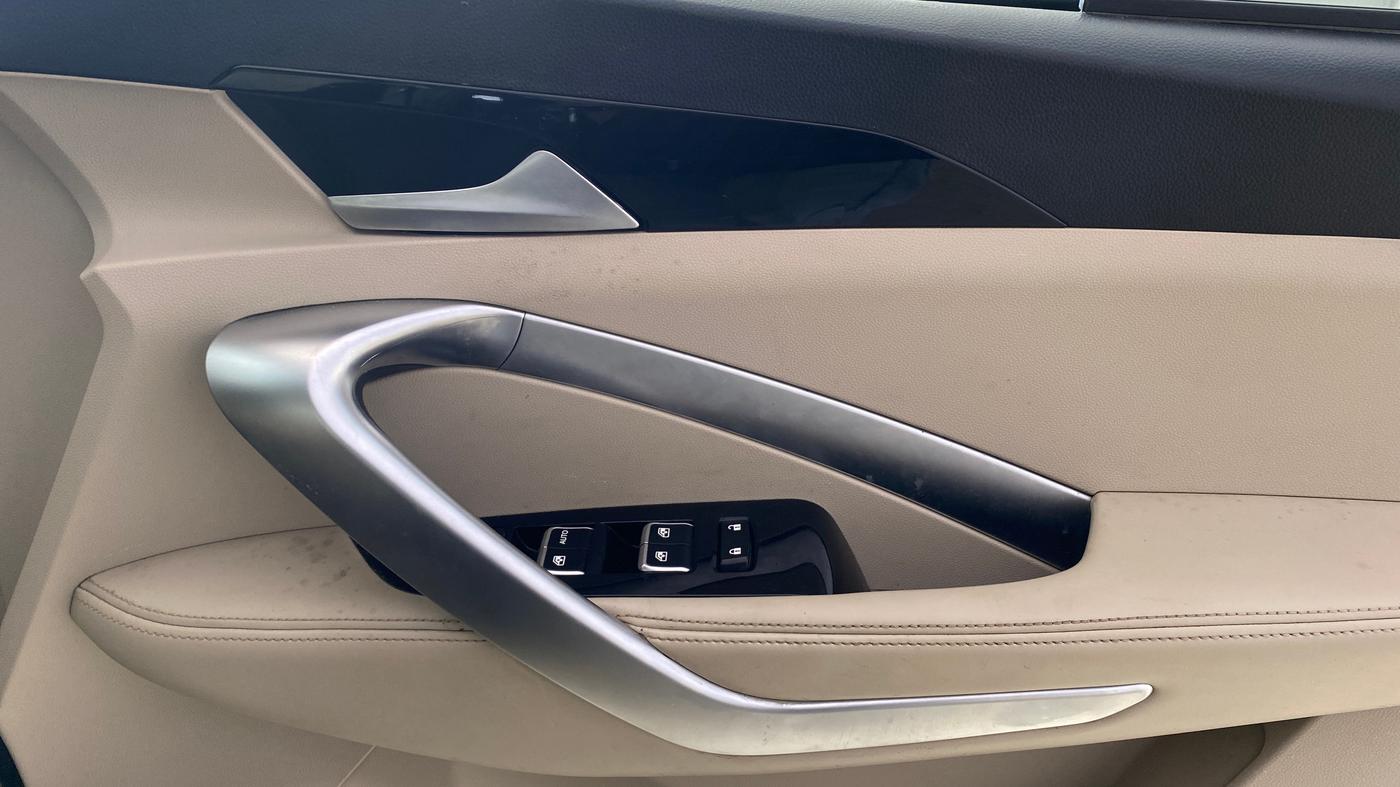 2021 MG HECTOR SHARP 1.5 PETROL CVT, Petrol, Automatic, 89,511 km, Driver Side Door Panels Control