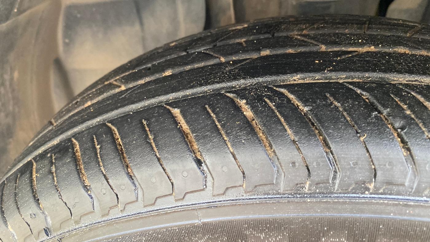 2021 Nissan MAGNITE XV TURBO, Petrol, Manual, 1,44,156 km, Left Front Tyre Tread