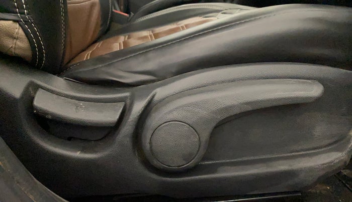 2016 Hyundai Elite i20 SPORTZ 1.2, Petrol, Manual, 63,634 km, Driver Side Adjustment Panel