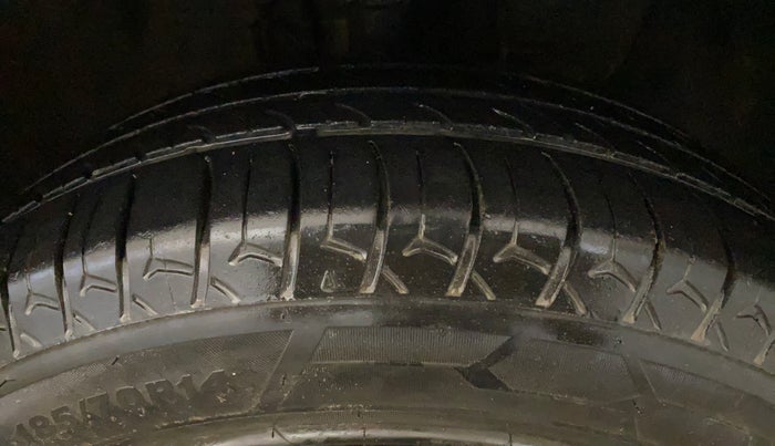 2016 Hyundai Elite i20 SPORTZ 1.2, Petrol, Manual, 63,634 km, Right Front Tyre Tread