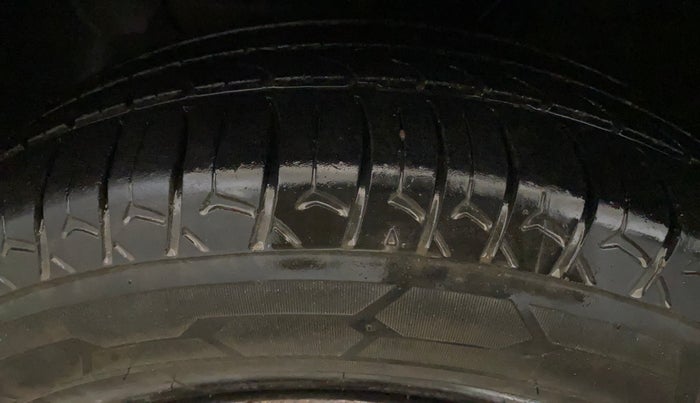 2016 Hyundai Elite i20 SPORTZ 1.2, Petrol, Manual, 63,634 km, Left Front Tyre Tread