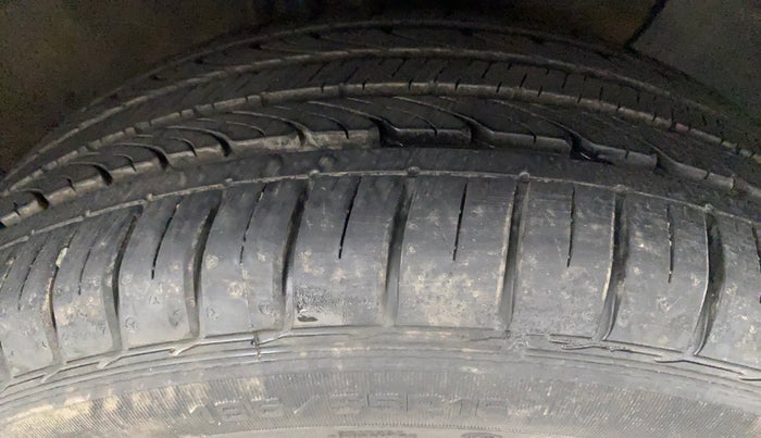2014 Hyundai Elite i20 ASTA 1.2, Petrol, Manual, 46,118 km, Right Front Tyre Tread