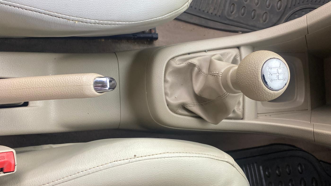 2014 Maruti Swift Dzire VXI, Petrol, Manual, 50,672 km, Gear Lever