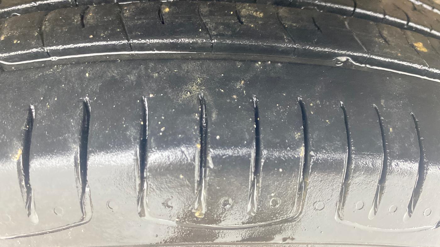 2014 Maruti Swift Dzire VXI, Petrol, Manual, 50,672 km, Right Front Tyre Tread