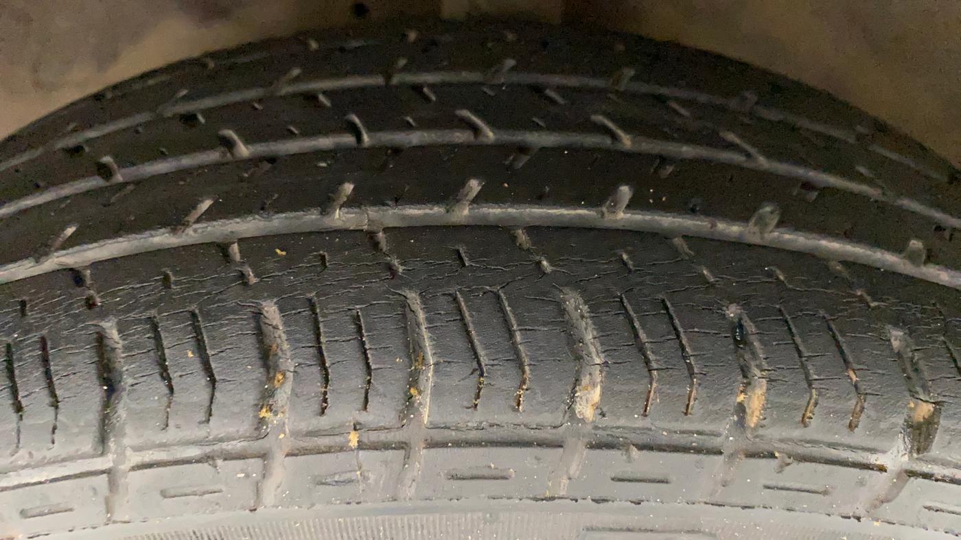2010 Hyundai Santro Xing GLS, Petrol, Manual, 64,852 km, Left Front Tyre Tread