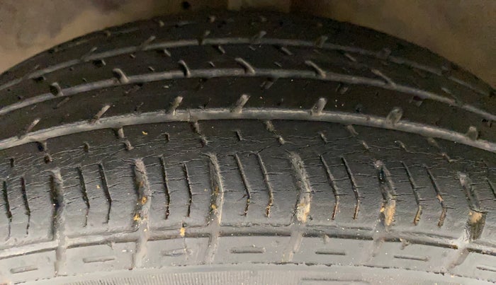 2010 Hyundai Santro Xing GLS, Petrol, Manual, 64,852 km, Left Front Tyre Tread