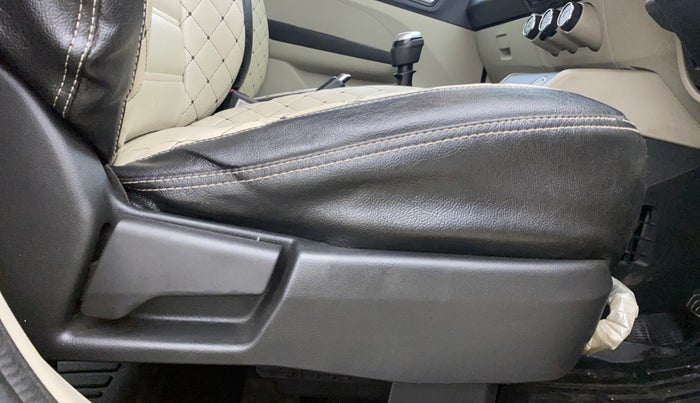 2020 Renault TRIBER RXZ, Petrol, Manual, 34,850 km, Driver Side Adjustment Panel