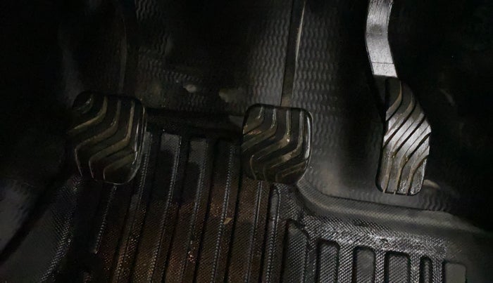 2020 Renault TRIBER RXZ, Petrol, Manual, 34,850 km, Pedals