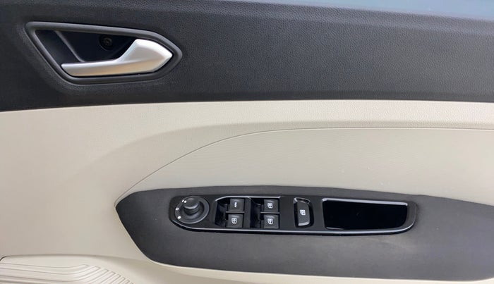 2020 Renault TRIBER RXZ, Petrol, Manual, 34,850 km, Driver Side Door Panels Control