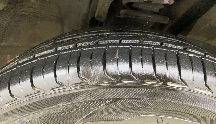 2020 Renault TRIBER RXZ, Petrol, Manual, 34,850 km, Right Front Tyre Tread