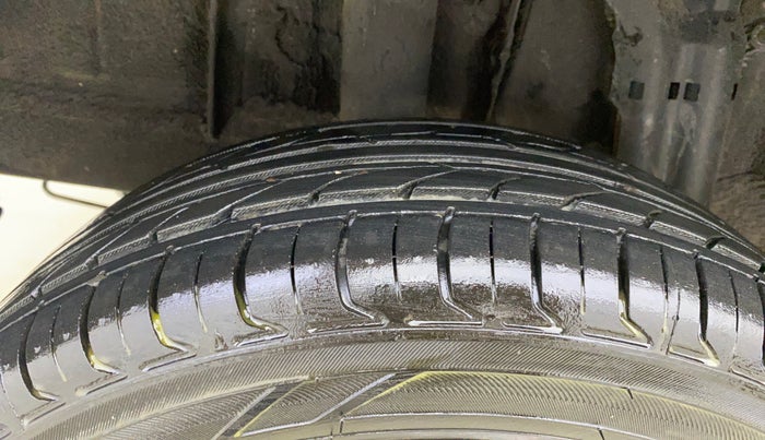 2020 Renault TRIBER RXZ, Petrol, Manual, 34,850 km, Right Rear Tyre Tread