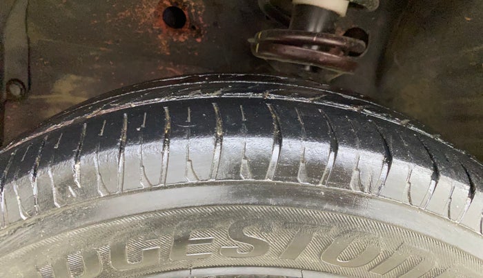 2013 Maruti Wagon R 1.0 VXI, CNG, Manual, 65,804 km, Left Front Tyre Tread