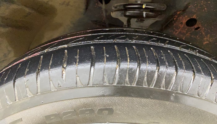 2013 Maruti Wagon R 1.0 VXI, CNG, Manual, 65,804 km, Right Front Tyre Tread