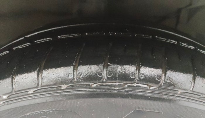 2018 Maruti Ciaz ZETA DIESEL 1.3, Diesel, Manual, 81,188 km, Right Front Tyre Tread