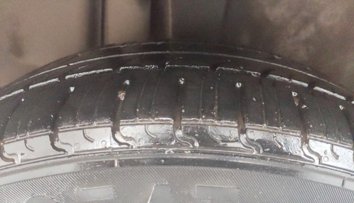 2018 Maruti Ciaz ZETA DIESEL 1.3, Diesel, Manual, 81,188 km, Right Rear Tyre Tread