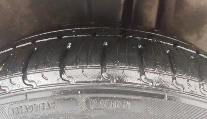 2018 Maruti Ciaz ZETA DIESEL 1.3, Diesel, Manual, 81,188 km, Left Rear Tyre Tread