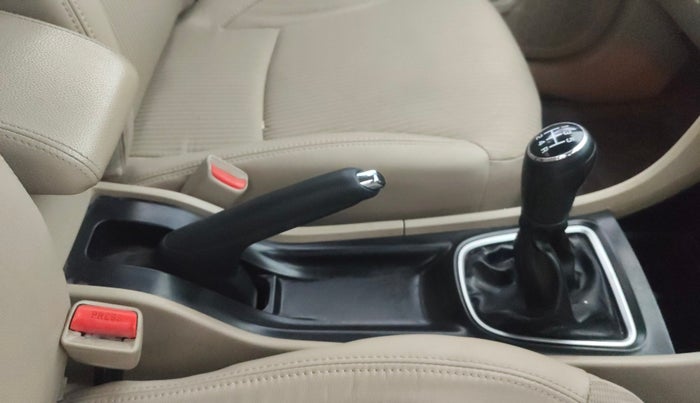 2018 Maruti Ciaz ZETA DIESEL 1.3, Diesel, Manual, 81,188 km, Gear Lever