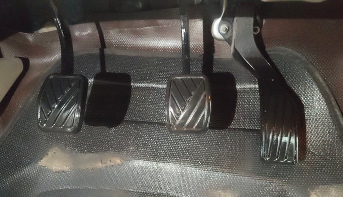 2018 Maruti Ciaz ZETA DIESEL 1.3, Diesel, Manual, 81,188 km, Pedals