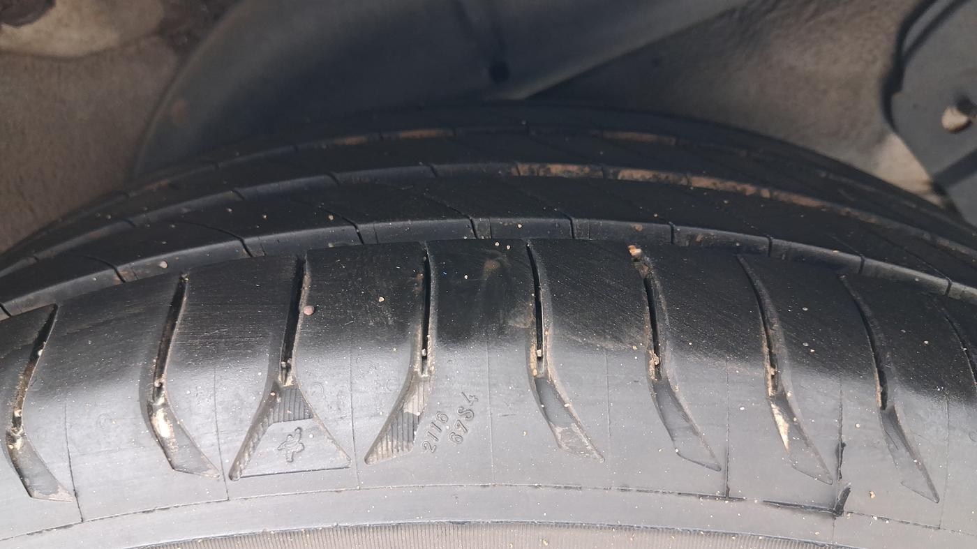 2016 Hyundai Verna 1.6 CRDI SX (O) AT, Diesel, Automatic, 1,07,866 km, Left Rear Tyre Tread