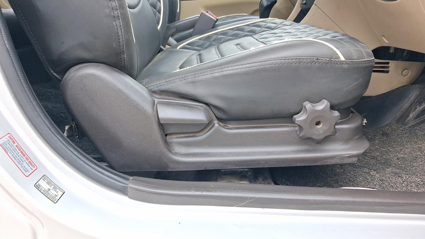 2016 Hyundai Verna 1.6 CRDI SX (O) AT, Diesel, Automatic, 1,07,866 km, Driver Side Adjustment Panel