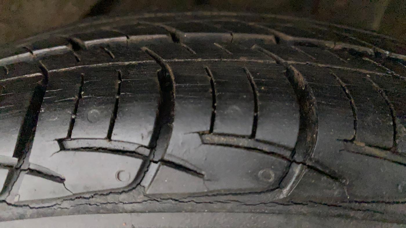 2014 Honda Amaze 1.2L I-VTEC S, Petrol, Manual, 10,832 km, Left Rear Tyre Tread