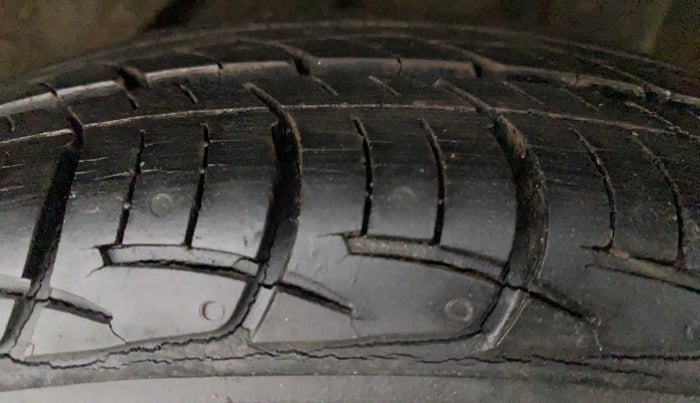 2014 Honda Amaze 1.2L I-VTEC S, Petrol, Manual, 10,832 km, Left Rear Tyre Tread