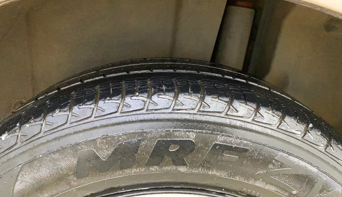 2014 Maruti Ertiga VXI, Petrol, Manual, 40,670 km, Left Rear Tyre Tread