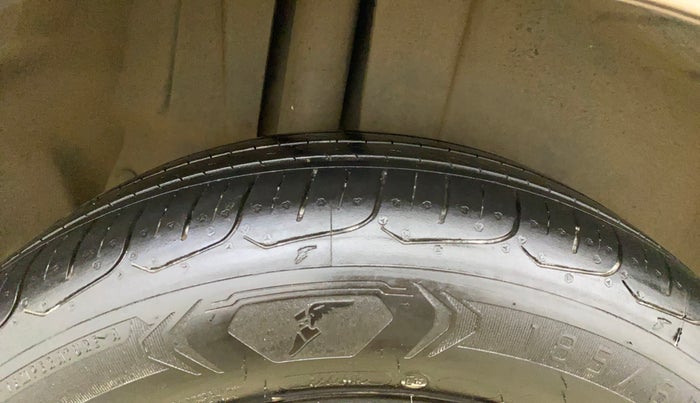 2014 Maruti Ertiga VXI, Petrol, Manual, 40,670 km, Right Rear Tyre Tread