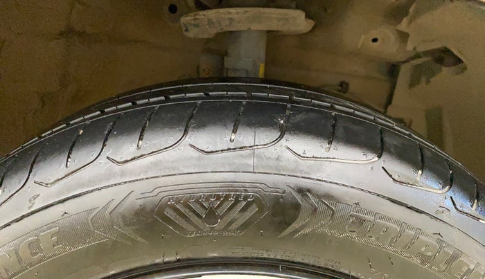 2014 Maruti Ertiga VXI, Petrol, Manual, 40,670 km, Right Front Tyre Tread