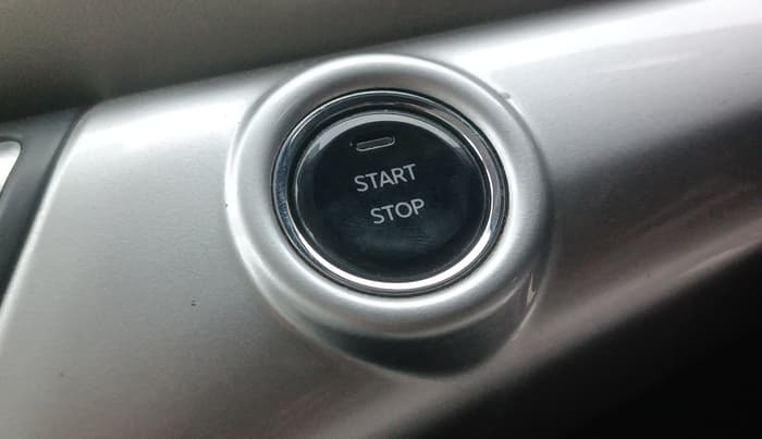 2023 Mahindra XUV700 AX 7 LUXURY D AT 7 STR, Diesel, Automatic, 71,729 km, Keyless Start/ Stop Button
