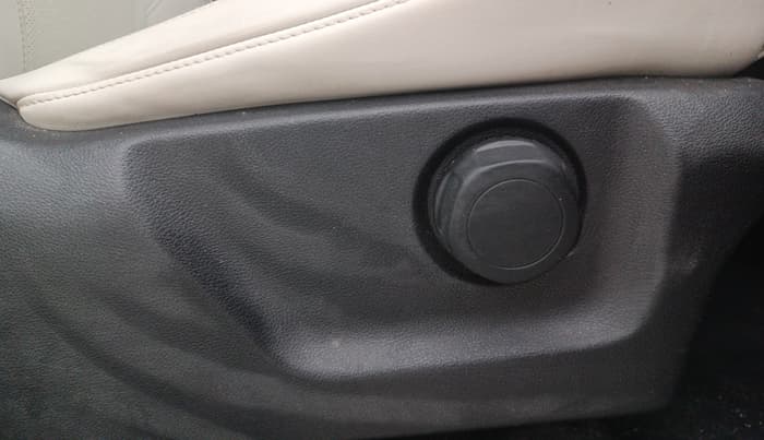 2023 Mahindra XUV700 AX 7 LUXURY D AT 7 STR, Diesel, Automatic, 71,729 km, Driver Side Adjustment Panel