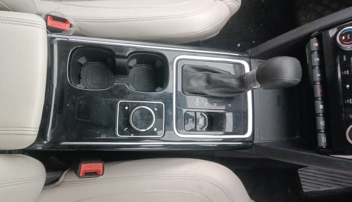 2023 Mahindra XUV700 AX 7 LUXURY D AT 7 STR, Diesel, Automatic, 71,729 km, Gear Lever